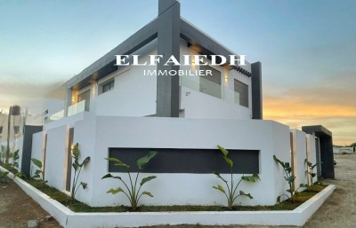 Réf; V4060 villa donia