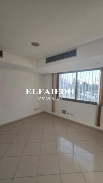 Locale panorama L281-1